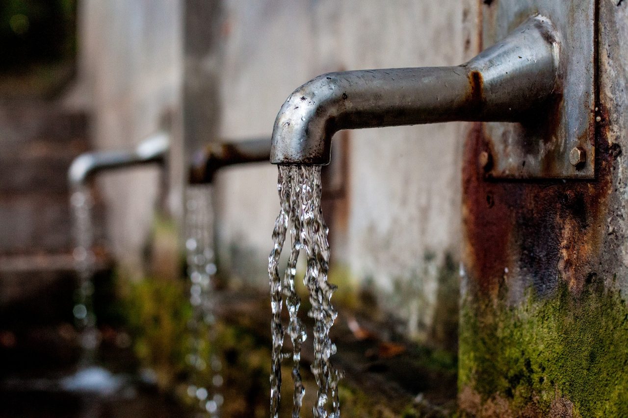 faucet-1684902_1920-1280x853.jpg