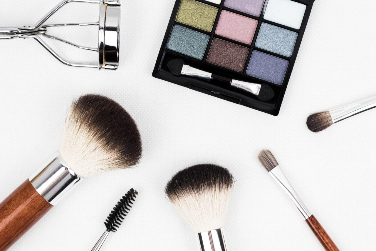 makeup-brushes-1761648_1920-1280x853.jpg
