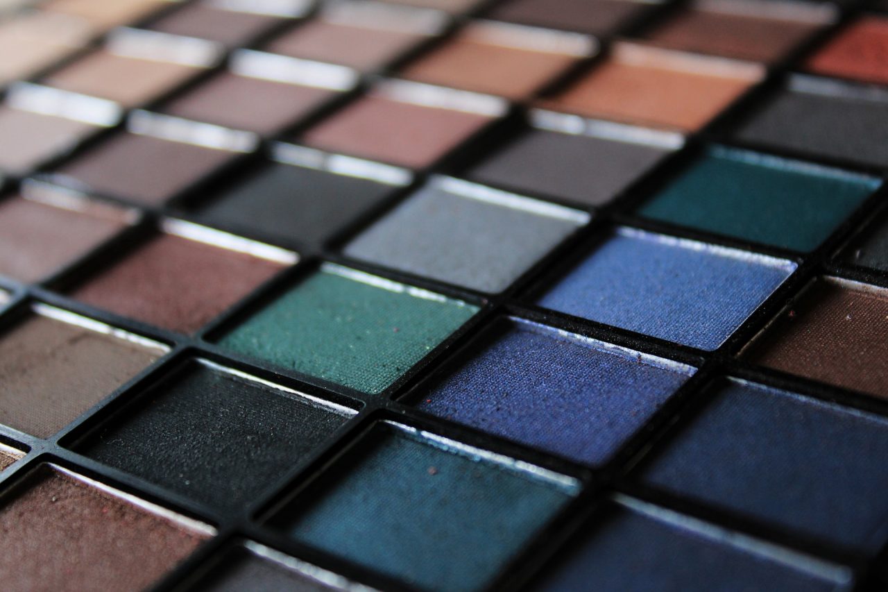 eye-shadow-4558443_1920-1280x853.jpg