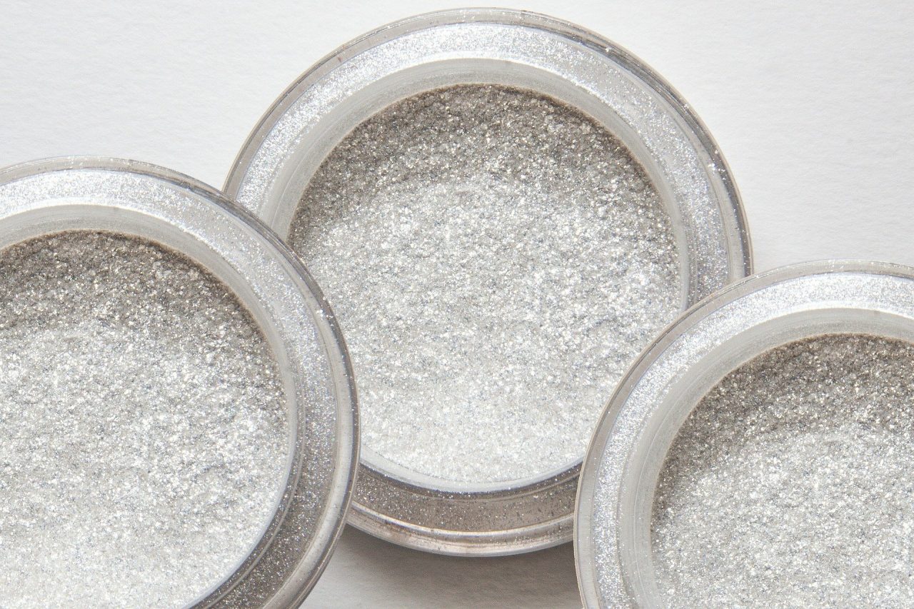 glitter-powder-186829_1920-1280x853.jpg