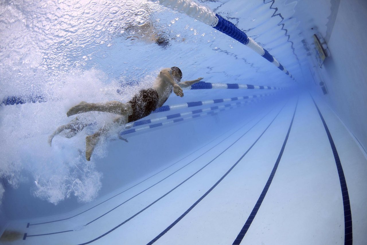 swimmers-gd020d9eb1_1920-1280x853.jpg